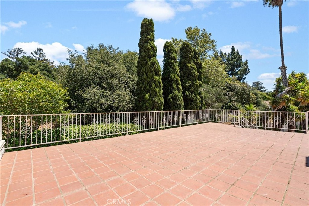 https://media.crmls.org/medias/cf8494a2-6864-49d2-a3c5-0876cbdbaecc.jpg?preset=X-Large