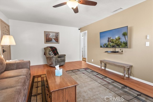 Detail Gallery Image 4 of 22 For 313 Greenspot Rd, Big Bear City,  CA 92314 - 2 Beds | 1 Baths