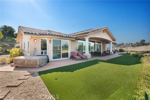 255 Puerta De Lomas, Fallbrook CA: https://media.crmls.org/medias/cf84ec68-9309-43f1-a38a-d9c08a473d09.jpg