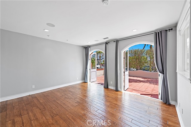 703 Marguerite Avenue, Corona del Mar CA: https://media.crmls.org/medias/cf84f222-e807-40d3-ae48-43a2a7e9a2f9.jpg