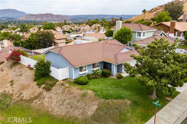 4092 Sandpiper Drive, Jurupa Valley CA: https://media.crmls.org/medias/cf84fd70-7763-4f5e-87f3-41b1c23cbd4f.jpg