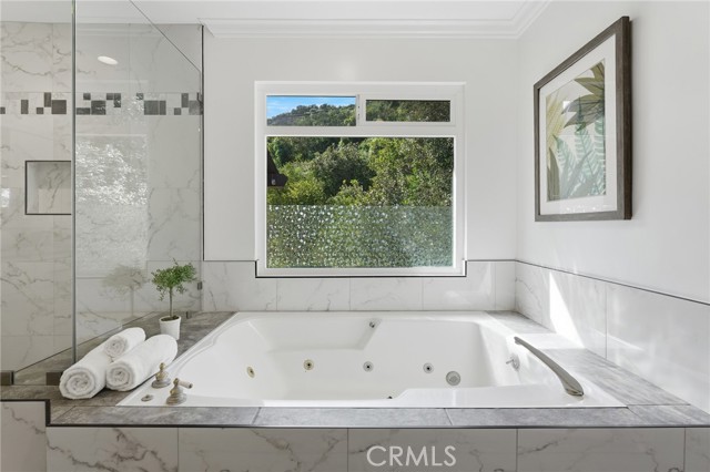 Detail Gallery Image 19 of 34 For 3831 Saint Johnswood Dr, Woodland Hills,  CA 91364 - 5 Beds | 3/1 Baths