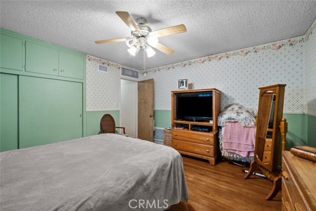 21041 Lanark Street, Canoga Park CA: https://media.crmls.org/medias/cf854e21-0474-4c56-8b3d-bf79e58d4ac9.jpg