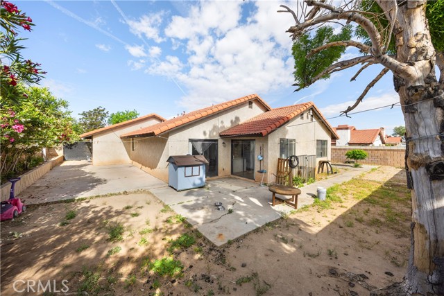 37112 Calle Amigo, Palmdale CA: https://media.crmls.org/medias/cf8785c7-d707-416c-b535-dd7bae6c87e6.jpg