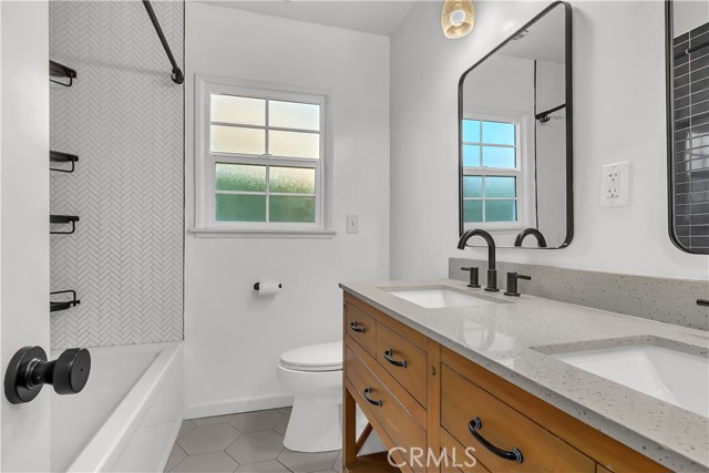 Detail Gallery Image 16 of 33 For 6835 E Parapet, Long Beach,  CA 90808 - 4 Beds | 4 Baths