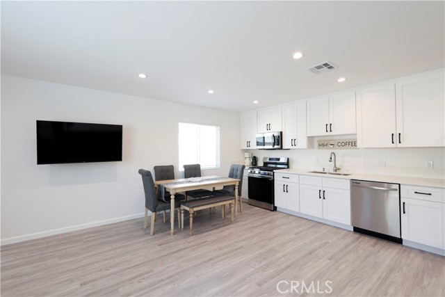 Detail Gallery Image 3 of 26 For 18623 Bryant St, Northridge,  CA 91324 - 3 Beds | 2 Baths