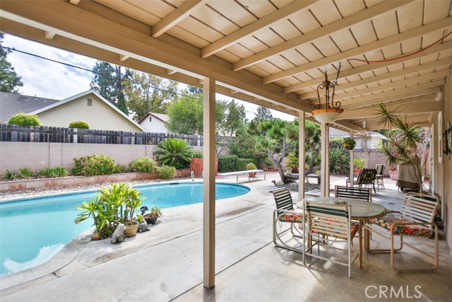 Detail Gallery Image 2 of 23 For 516 S Peregrine, Anaheim,  CA 92806 - 3 Beds | 2 Baths