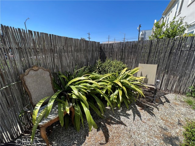 122 S Westmoreland Ave, Los Angeles CA: https://media.crmls.org/medias/cf88d166-0c5d-46a5-b356-71897b0f75ae.jpg