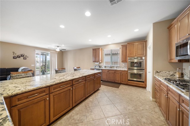 Detail Gallery Image 9 of 74 For 35638 Desert Rose Way, Lake Elsinore,  CA 92532 - 3 Beds | 2 Baths