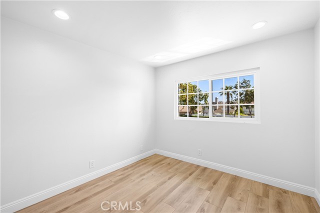 20 Grant, Irvine CA: https://media.crmls.org/medias/cf8a44bf-55db-4037-ba38-989327cac820.jpg