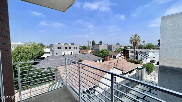 Detail Gallery Image 10 of 32 For 5635 Klump Ave #1/2,  North Hollywood,  CA 91601 - 3 Beds | 3/1 Baths