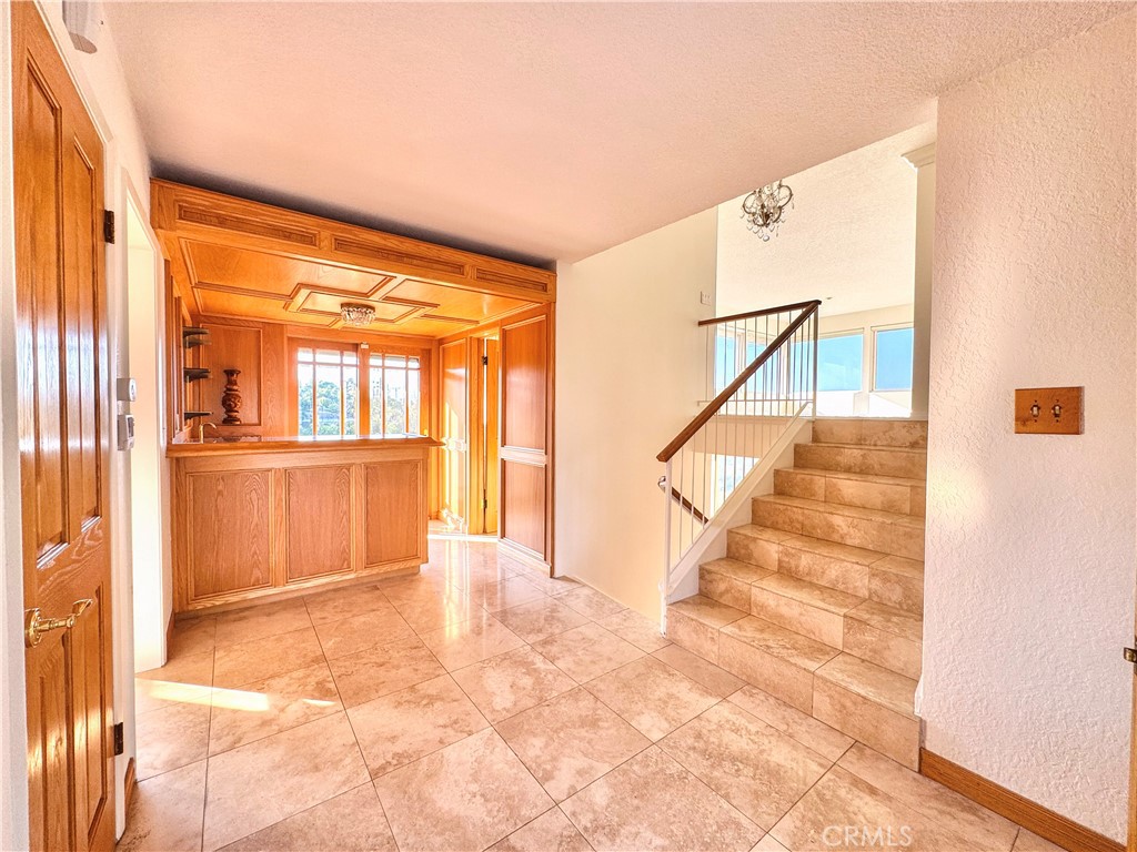 https://media.crmls.org/medias/cf8b0a31-a947-4faf-893a-02400ce37d5e.jpg?preset=X-Large