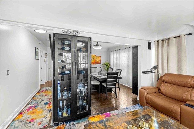 Detail Gallery Image 7 of 36 For 512 W 41st Pl, Los Angeles,  CA 90037 - 4 Beds | 2 Baths