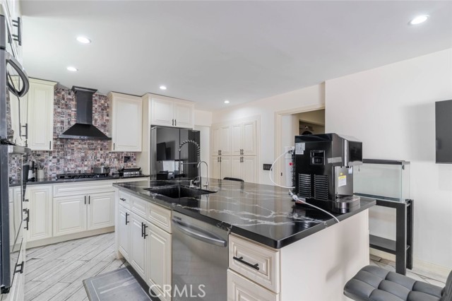 Detail Gallery Image 11 of 32 For 15931 Foothill, –,  CA 91342 - 3 Beds | 2 Baths