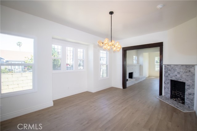 2101 Arlington Avenue, Los Angeles CA: https://media.crmls.org/medias/cf8d8529-936f-4b32-b3e1-e2ed24195d8a.jpg