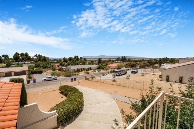 18760 Otomian Road, Apple Valley CA: https://media.crmls.org/medias/cf8e2046-9940-4e21-9dc8-307c94b467be.jpg