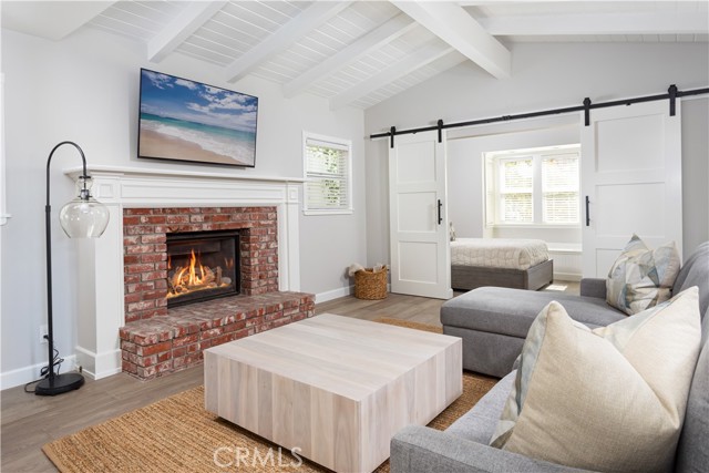 Livingroom with bedroom/office