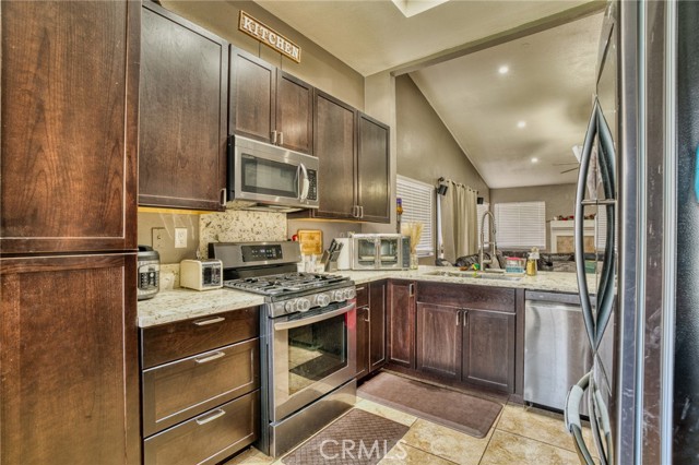 5802 Russ Place, Palmdale CA: https://media.crmls.org/medias/cf8ea70d-56d8-4f2f-84e2-3d593808bc9d.jpg