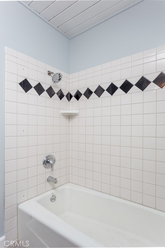 1747 N Shaffer N Street, Orange CA: https://media.crmls.org/medias/cf8f3231-5c5d-40b3-a424-e9155b20c6fd.jpg