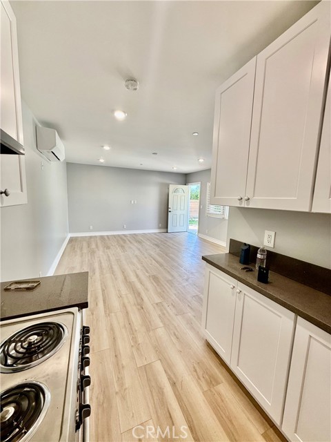 Detail Gallery Image 4 of 12 For 18822 Vintage, Northridge,  CA 91324 - 1 Beds | 1 Baths