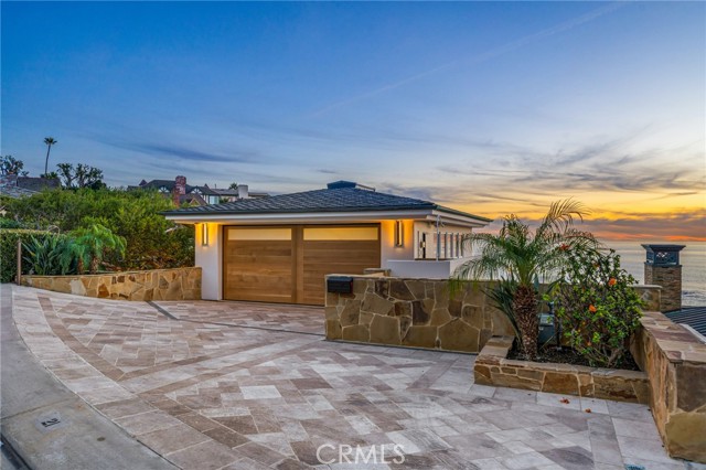 Detail Gallery Image 5 of 73 For 21 Bay, Laguna Beach,  CA 92651 - 6 Beds | 6/1 Baths