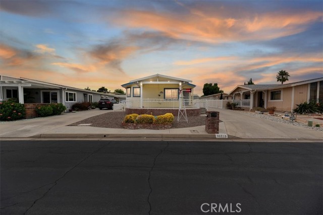 Detail Gallery Image 2 of 71 For 38055 Calle Amigable, Murrieta,  CA 92563 - 3 Beds | 2 Baths