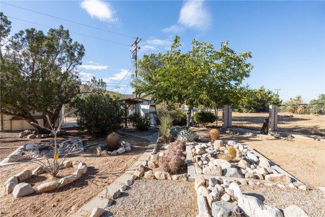 Detail Gallery Image 27 of 35 For 58054 Bonanza Dr, Yucca Valley,  CA 92284 - 2 Beds | 2/1 Baths