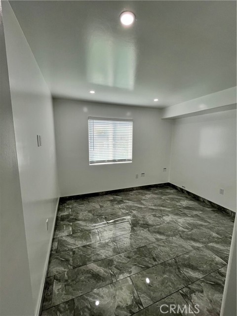 Detail Gallery Image 14 of 20 For 1073 1/2 W 112th St #1073 1/2,  Los Angeles,  CA 90044 - 2 Beds | 1 Baths