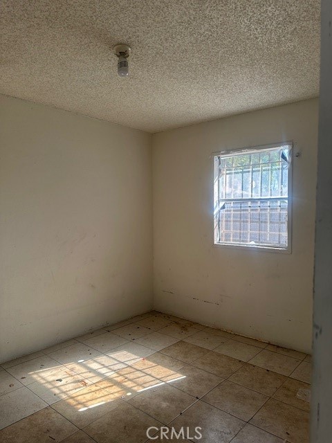 Detail Gallery Image 4 of 10 For 933 N Mountain View, San Bernardino,  CA 92410 - – Beds | – Baths