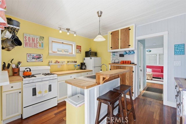 Detail Gallery Image 6 of 35 For 222 S Broadway, Redondo Beach,  CA 90277 - 2 Beds | 1 Baths