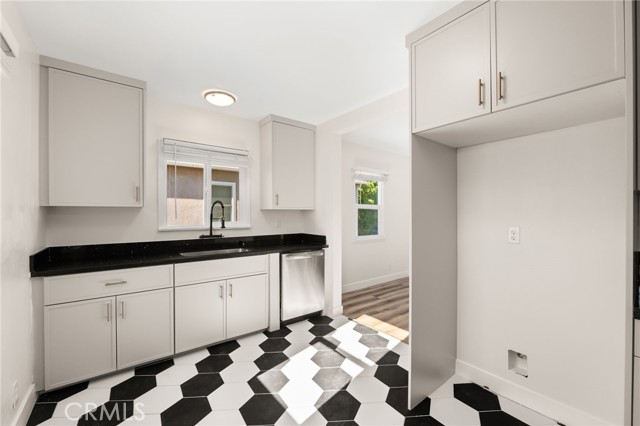 Image 11 of 47 For 2155 Euclid Avenue