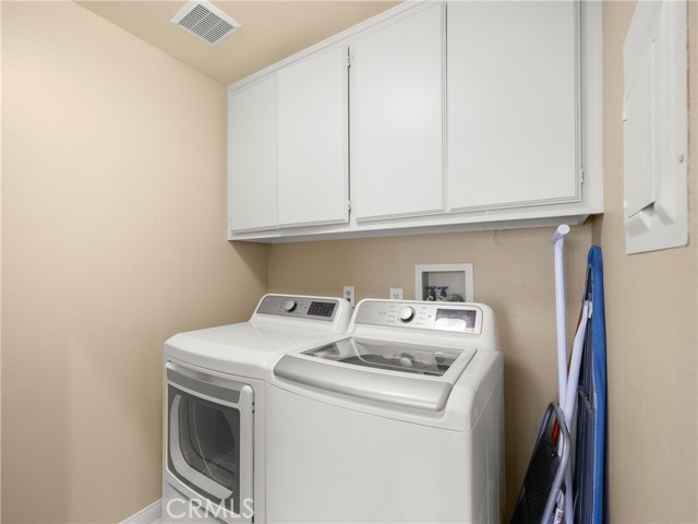 Detail Gallery Image 17 of 34 For 210 6th, Huntington Beach,  CA 92648 - 3 Beds | 2/2 Baths