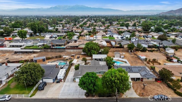 887 Kingman Drive, Norco CA: https://media.crmls.org/medias/cf924d86-7087-4693-a50f-aea07f170f01.jpg