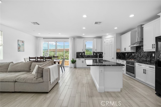 Detail Gallery Image 4 of 45 For 24205 Selwood Dr, Corona,  CA 92883 - 3 Beds | 2 Baths