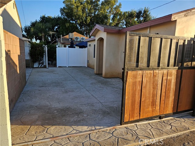 Detail Gallery Image 3 of 17 For 429 N Macneil St, San Fernando,  CA 91340 - 2 Beds | 1 Baths