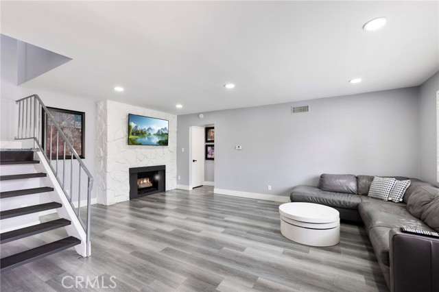 Detail Gallery Image 4 of 25 For 2215 E Avalon, Santa Ana,  CA 92705 - 3 Beds | 2 Baths