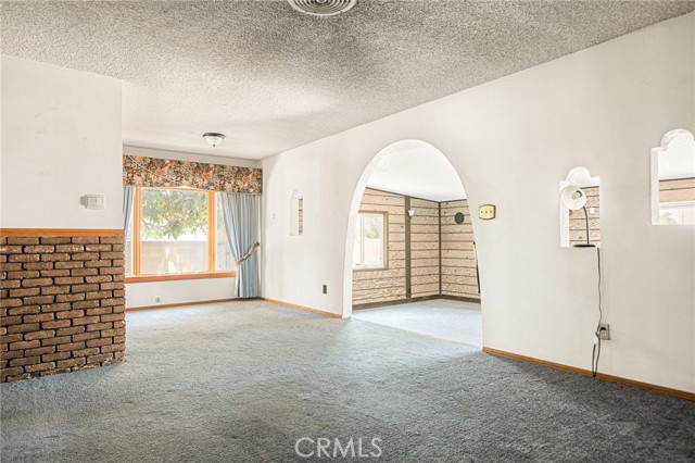 3061 W Oregon Street, Rialto CA: https://media.crmls.org/medias/cf9439e6-f9ed-46f9-bd7e-32d396b887c0.jpg