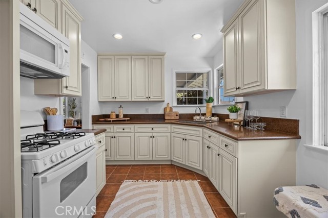 Detail Gallery Image 7 of 25 For 13204 S Wilton Pl, Gardena,  CA 90249 - 3 Beds | 2 Baths