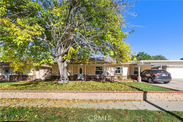 Detail Gallery Image 2 of 39 For 17419 Leadwell, Lake Balboa,  CA 91406 - 4 Beds | 2 Baths