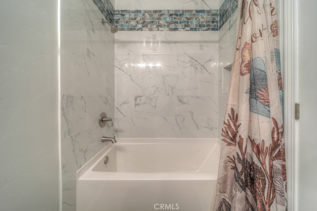 https://media.crmls.org/medias/cf961d4e-8408-409d-962a-8dad6d75f5d2.jpg?preset=X-Large