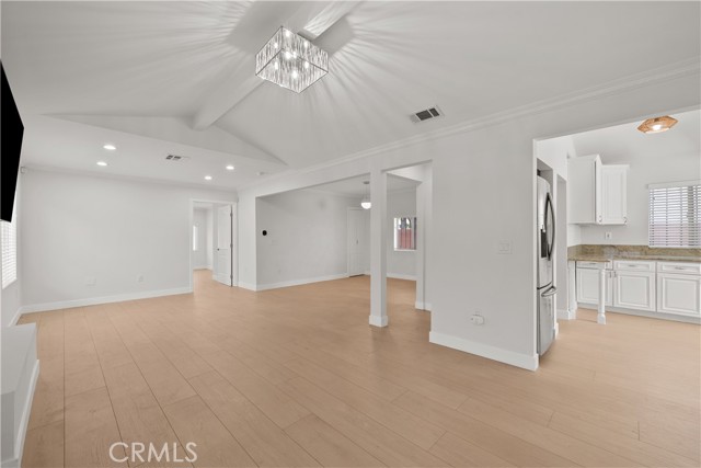5025 Noble Avenue, Sherman Oaks CA: https://media.crmls.org/medias/cf964857-e17f-4b90-ae80-0974e60f2643.jpg