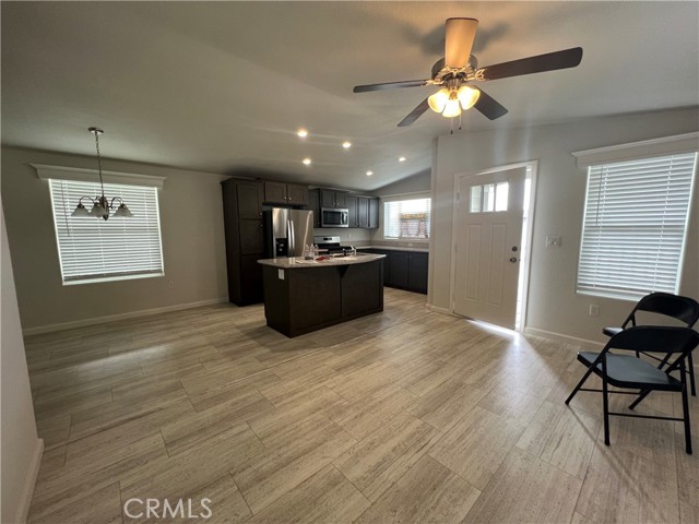 260 N Lyon ave, Hemet CA: https://media.crmls.org/medias/cf97186b-b163-429f-aa0e-c346f707282c.jpg