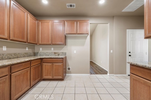 6834 Phoenix Court, Hesperia CA: https://media.crmls.org/medias/cf972944-9597-47a2-b365-c11d815ef6b1.jpg