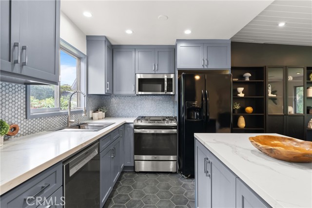 645 Griffith Way, Laguna Beach CA: https://media.crmls.org/medias/cf978bc8-5055-469f-9d45-0acb6a036b95.jpg