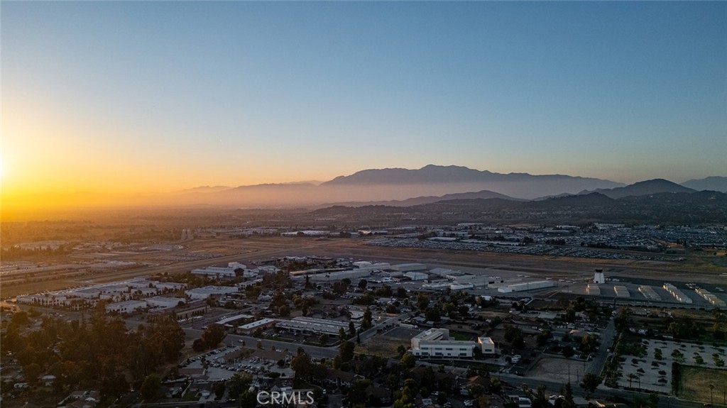 https://media.crmls.org/medias/cf97d858-d8f3-4f5c-a428-e3b535b96daf.jpg?preset=X-Large