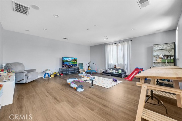 6895 Guinevere Court, Eastvale CA: https://media.crmls.org/medias/cf988a1b-9dbd-41ae-ab78-f1be708b0596.jpg