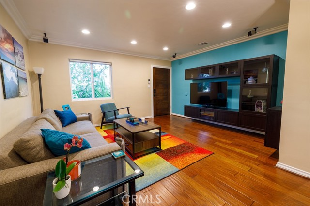 Detail Gallery Image 5 of 27 For 17726 Martha St, Encino,  CA 91316 - 3 Beds | 2 Baths