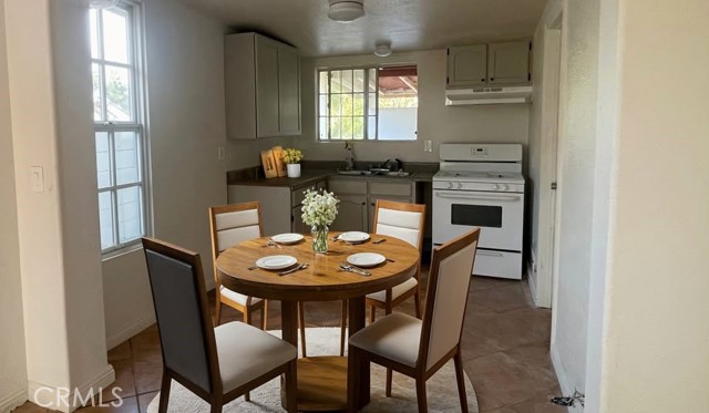 Detail Gallery Image 2 of 3 For 7757 Boxwood Ave, Fontana,  CA 92336 - 1 Beds | 1 Baths