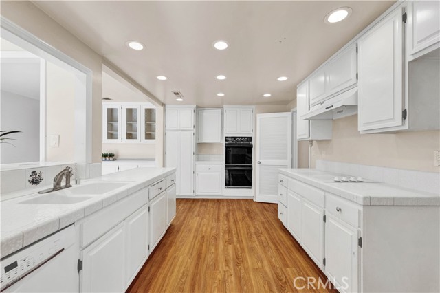 1611 Valecroft Avenue photo 4