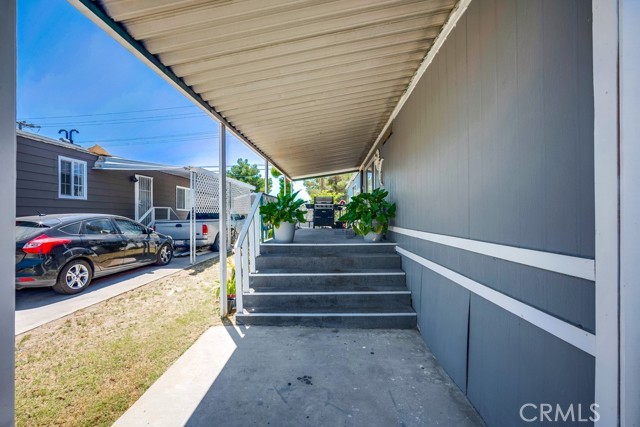 17400 Valley Blvd, Fontana CA: https://media.crmls.org/medias/cf9a3670-912d-4739-a4cd-53300800d9a5.jpg